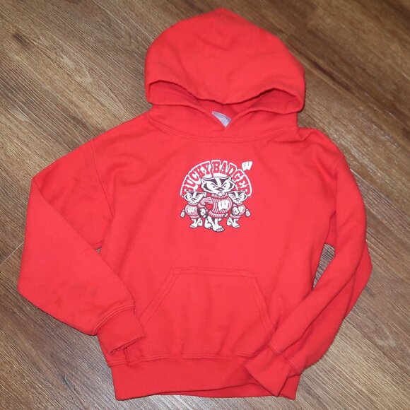 Boys Girls Kids University of Wisconsin Badgers Football Red Hoodie Pullover YS - Picture 1 of 4